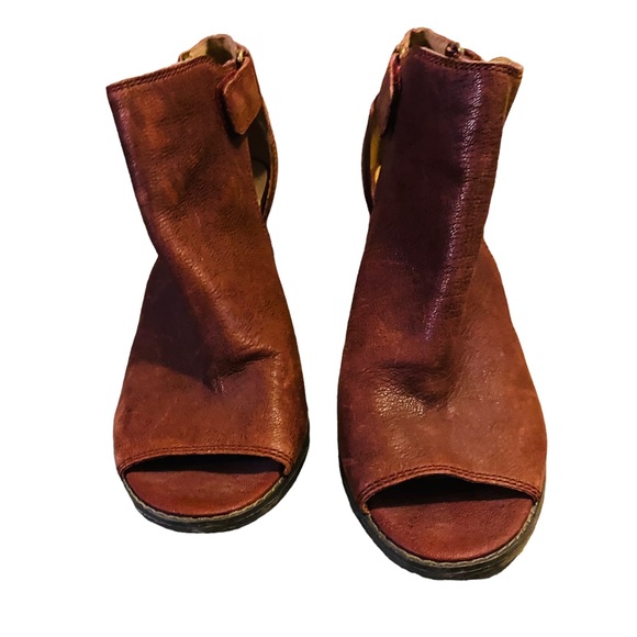 Lucky Brand Laciann Heeled Peep Toe Booties Stacked Heel Leather Burgundy Boot - Picture 4 of 9